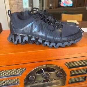 Reebok Zig Tech Running Shoe Size 10 Black